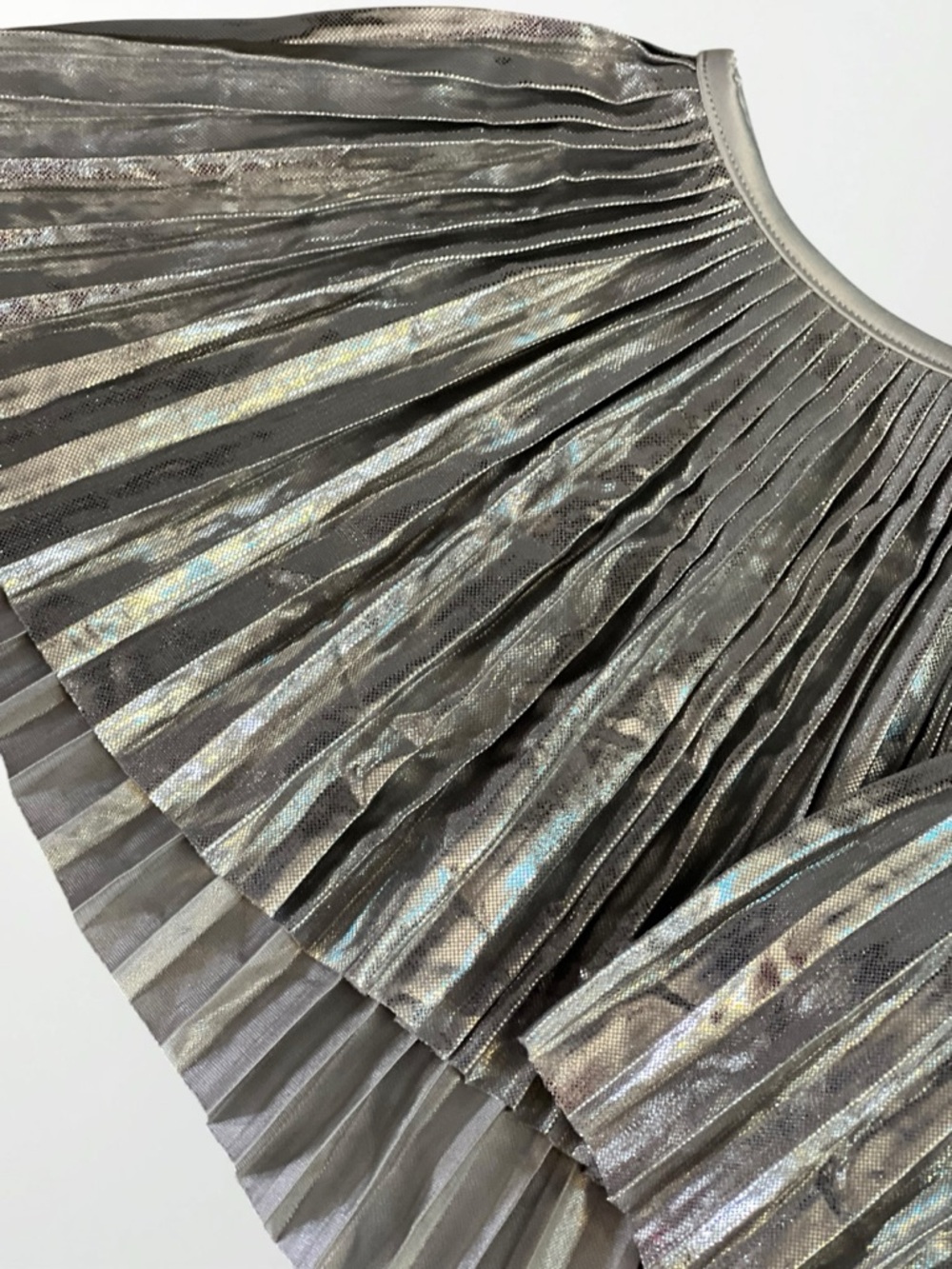 Savage X Fenty Silver Metallic PLEATED LAMÉ SHORT - Picture 8 of 13